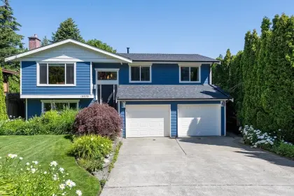 15579 17 Avenue, Surrey, BC, Surrey — Single Family Residence for sale