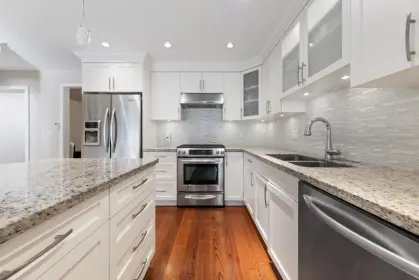 351 E 9th Street, North Vancouver, BC, North vancouver — Half Duplex for sale