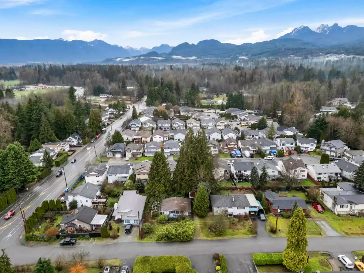 Guest Bathroom Photo of 22421 Streng Avenue, Maple Ridge, BC