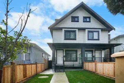 3384 E 2nd Avenue, Vancouver, BC, Vancouver — Half Duplex for sale