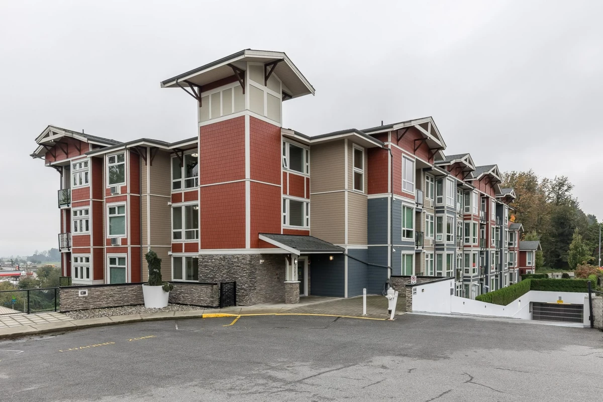 Backyard Photo of 305 2242 Whatcom Road, Abbotsford, BC