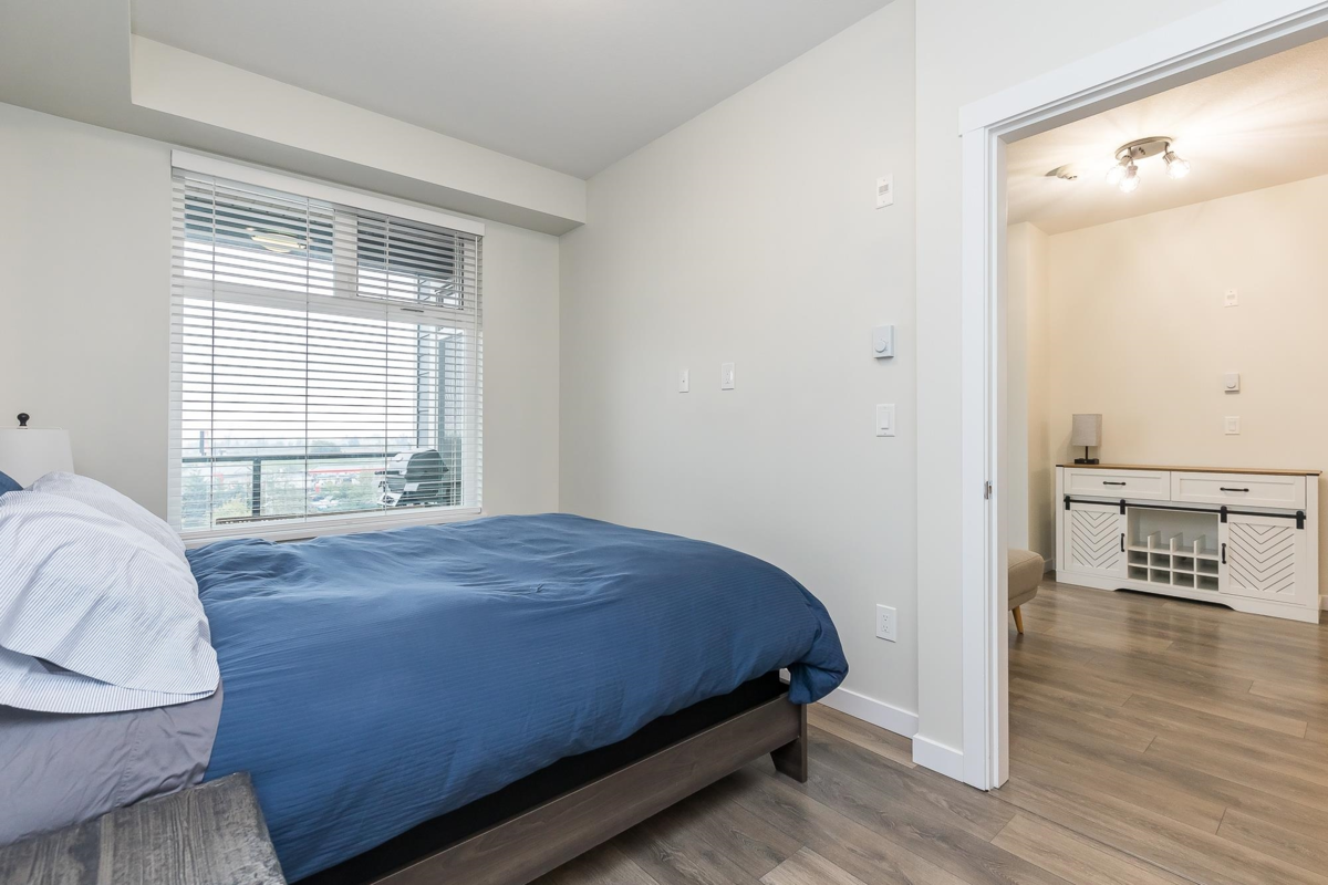 Entry Foyer Photo of 305 2242 Whatcom Road, Abbotsford, BC
