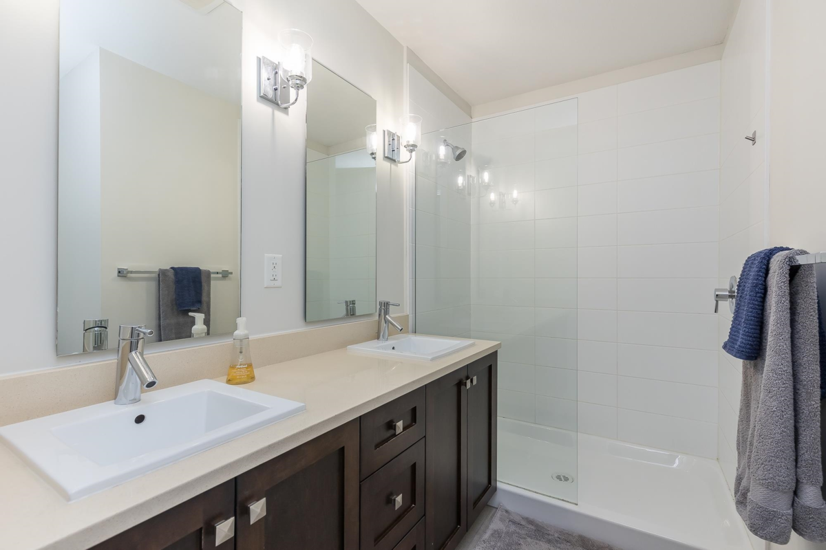 Hallway Photo of 305 2242 Whatcom Road, Abbotsford, BC