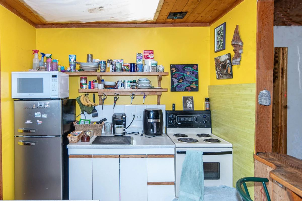Basement Recreation Room Photo of 1690 Cottage Way, Galiano Island, BC