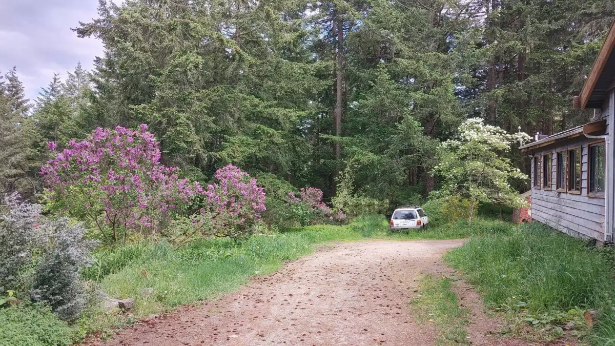 Breakfast Nook Photo of 1690 Cottage Way, Galiano Island, BC