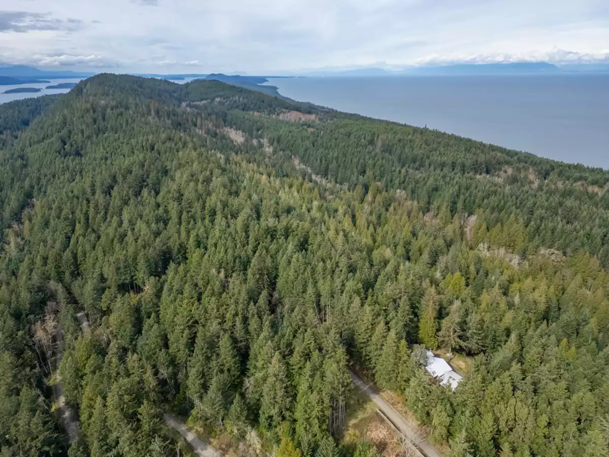 Family Room Photo of 1690 Cottage Way, Galiano Island, BC