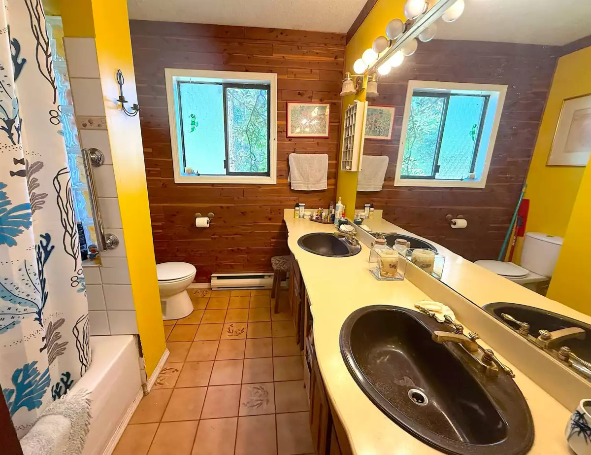 Office / Den Photo of 1690 Cottage Way, Galiano Island, BC