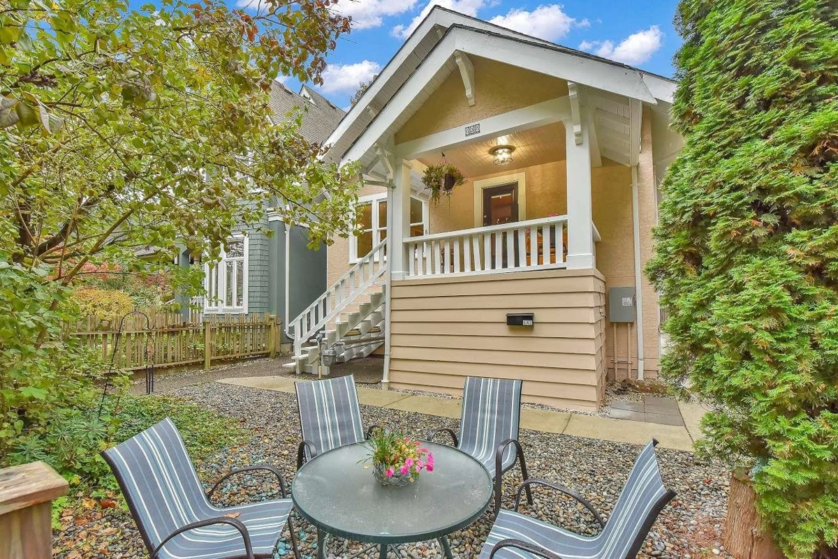 Dining Area Photo of 638 W 17th Avenue, Vancouver, BC