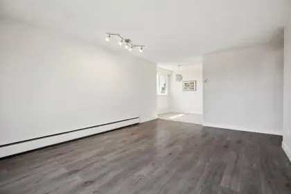 205 371 Ellesmere Avenue, Burnaby, BC, Burnaby — Apartment/Condo for sale