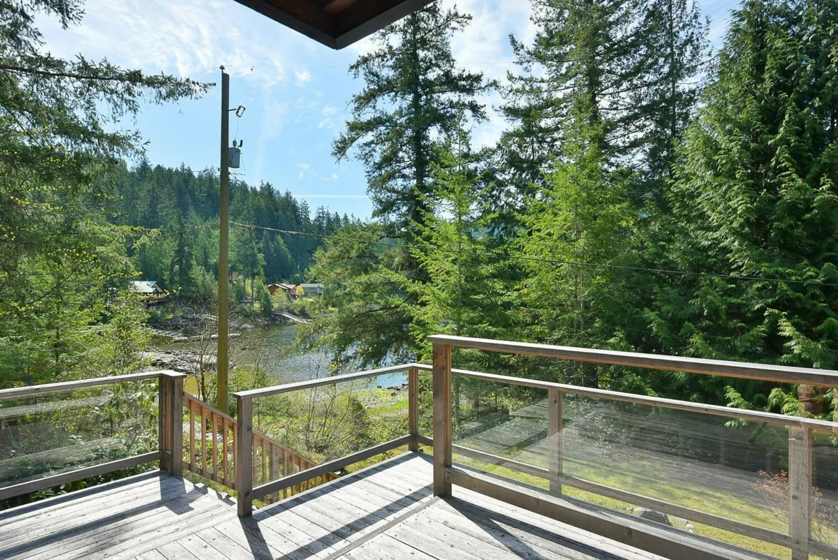 Basement Recreation Room Photo of 13248 Porters Road, Madeira Park, BC