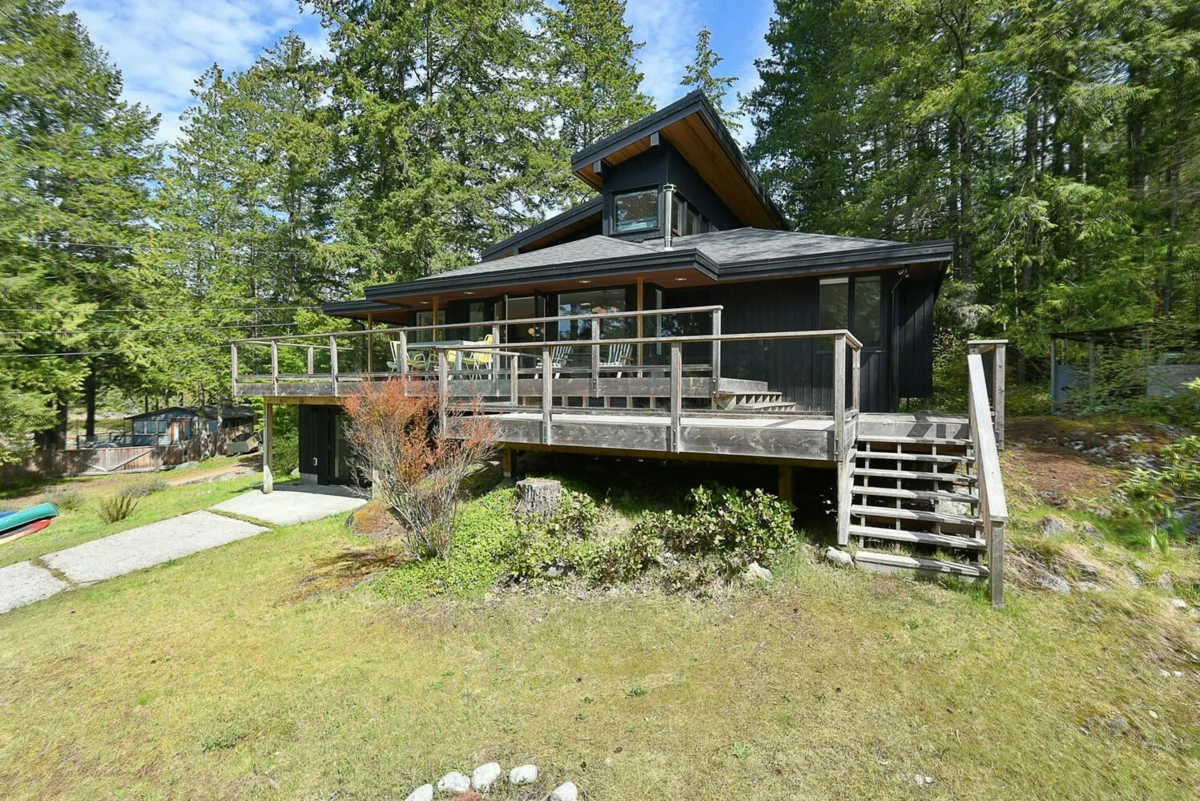 Dining Area Photo of 13248 Porters Road, Madeira Park, BC