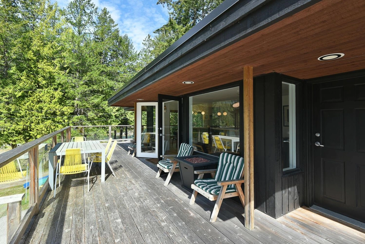 Hallway Photo of 13248 Porters Road, Madeira Park, BC