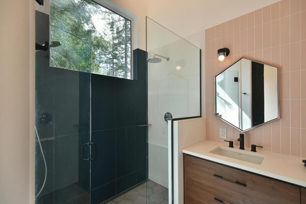 Hot Tub / Spa Photo of 13248 Porters Road, Madeira Park, BC