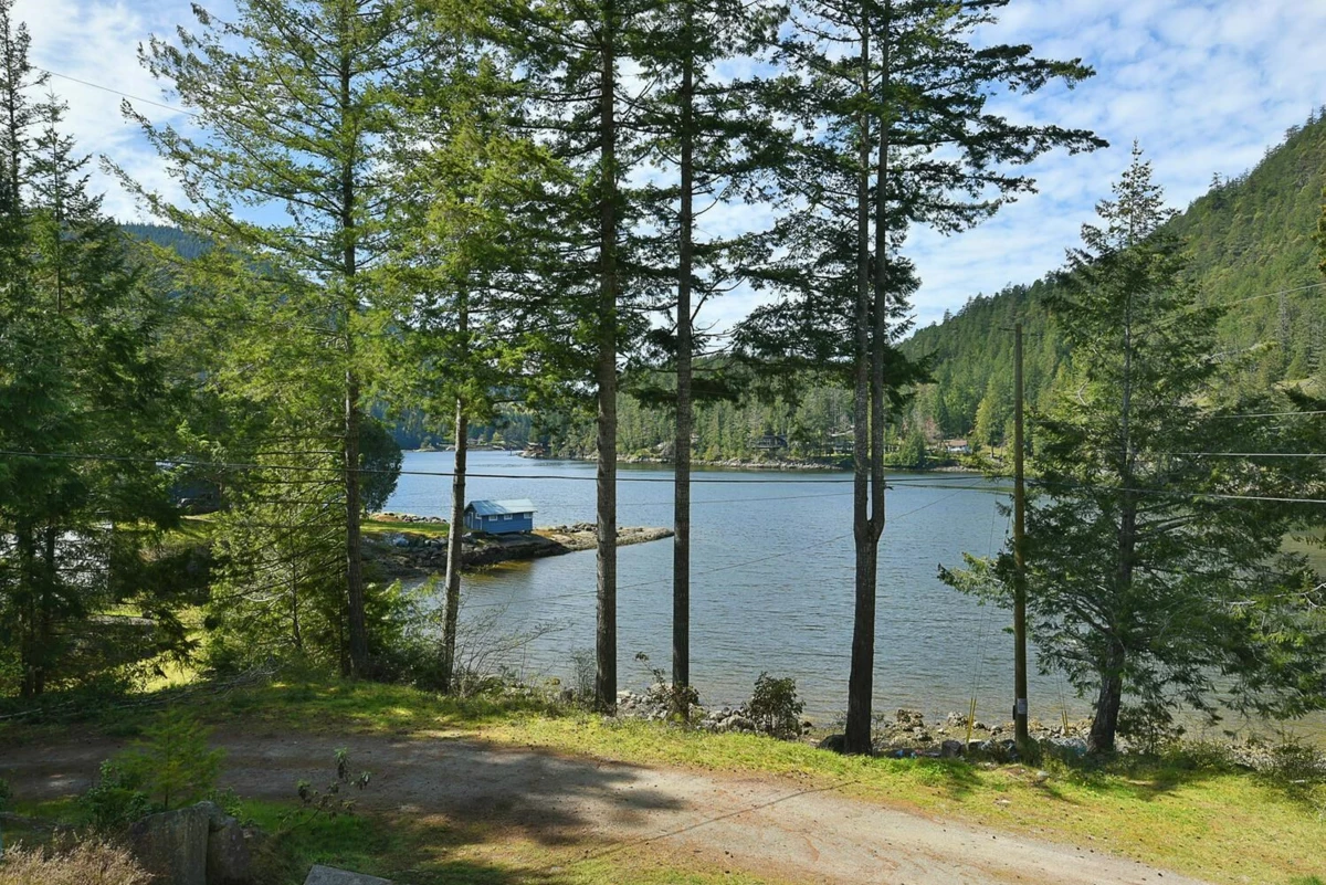 Mudroom Photo of 13248 Porters Road, Madeira Park, BC