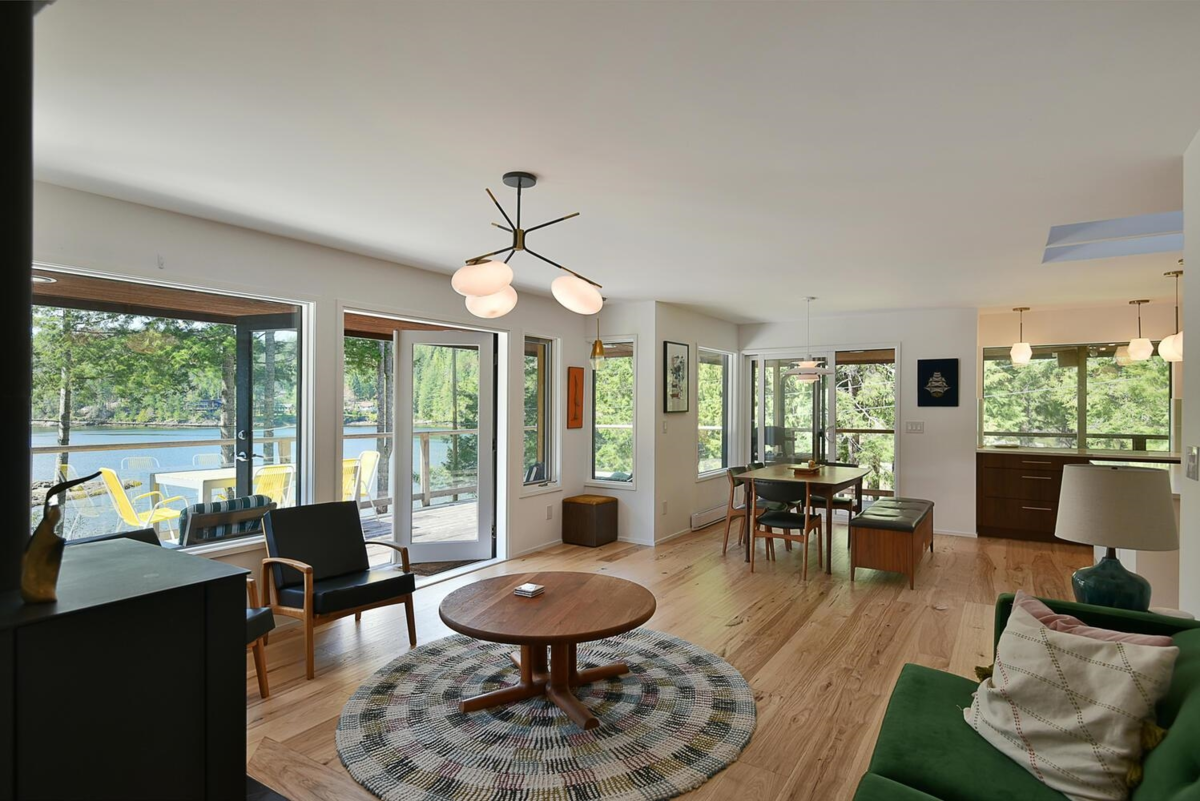 Staircase Photo of 13248 Porters Road, Madeira Park, BC