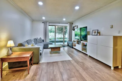 416 9867 Manchester Drive, Burnaby, BC, Burnaby — Apartment/Condo for sale
