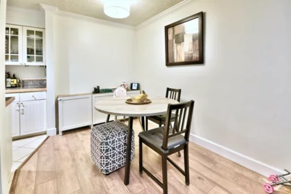 416 9867 Manchester Drive, Burnaby, BC, Burnaby — Apartment/Condo for sale