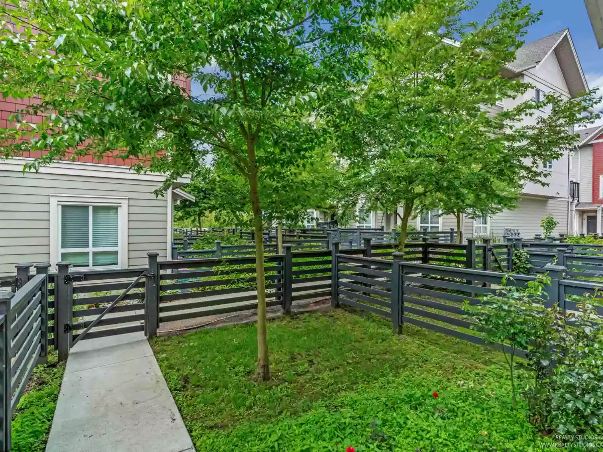 Backyard Photo of 559 4688 Hawk Lane, Tsawwassen, BC