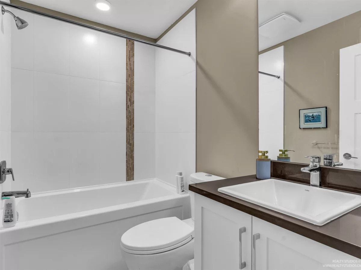 Entry Foyer Photo of 559 4688 Hawk Lane, Tsawwassen, BC