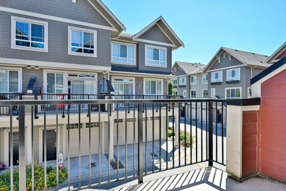 Family Room Photo of 559 4688 Hawk Lane, Tsawwassen, BC
