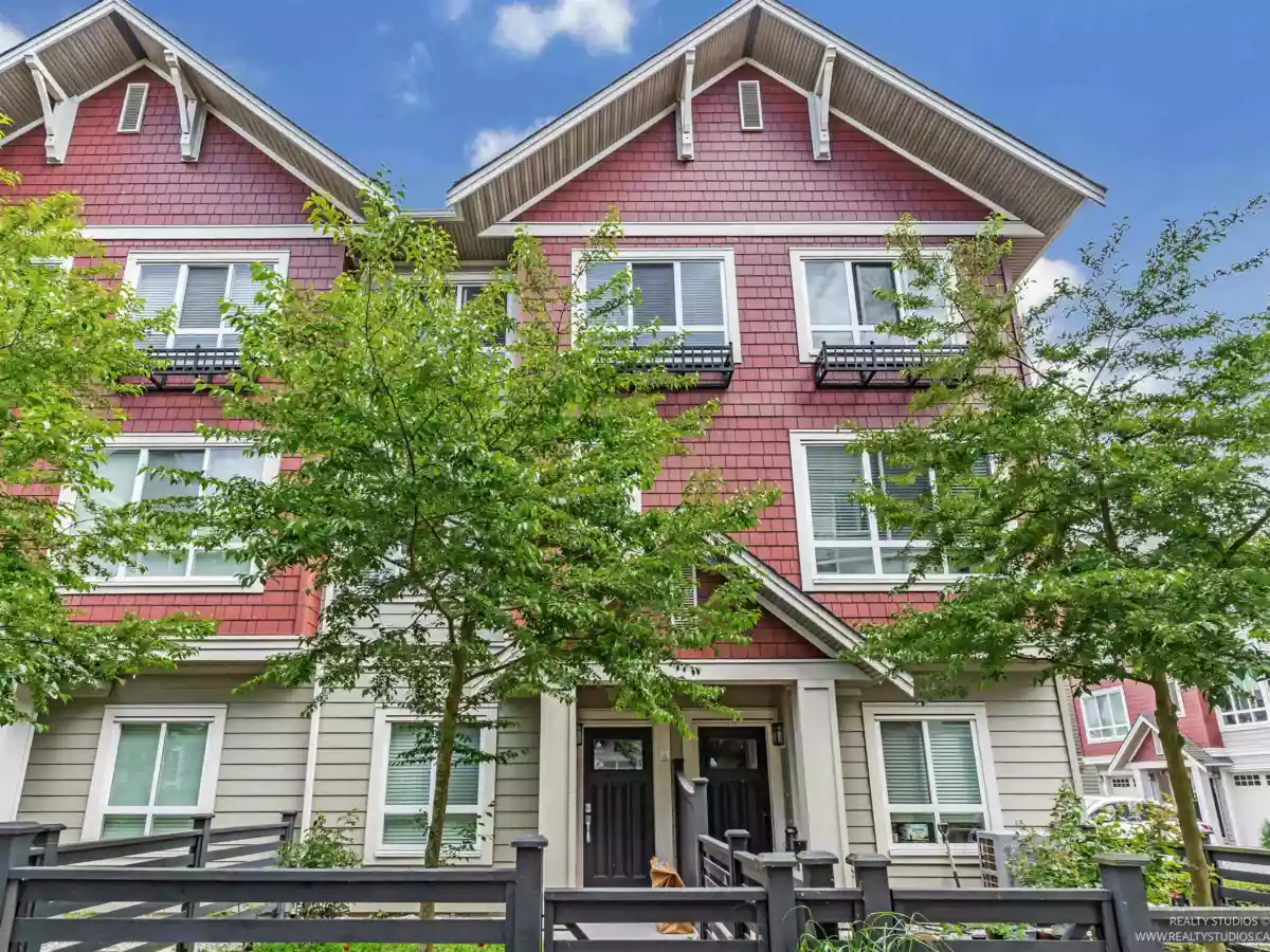 Front Yard Photo of 559 4688 Hawk Lane, Tsawwassen, BC