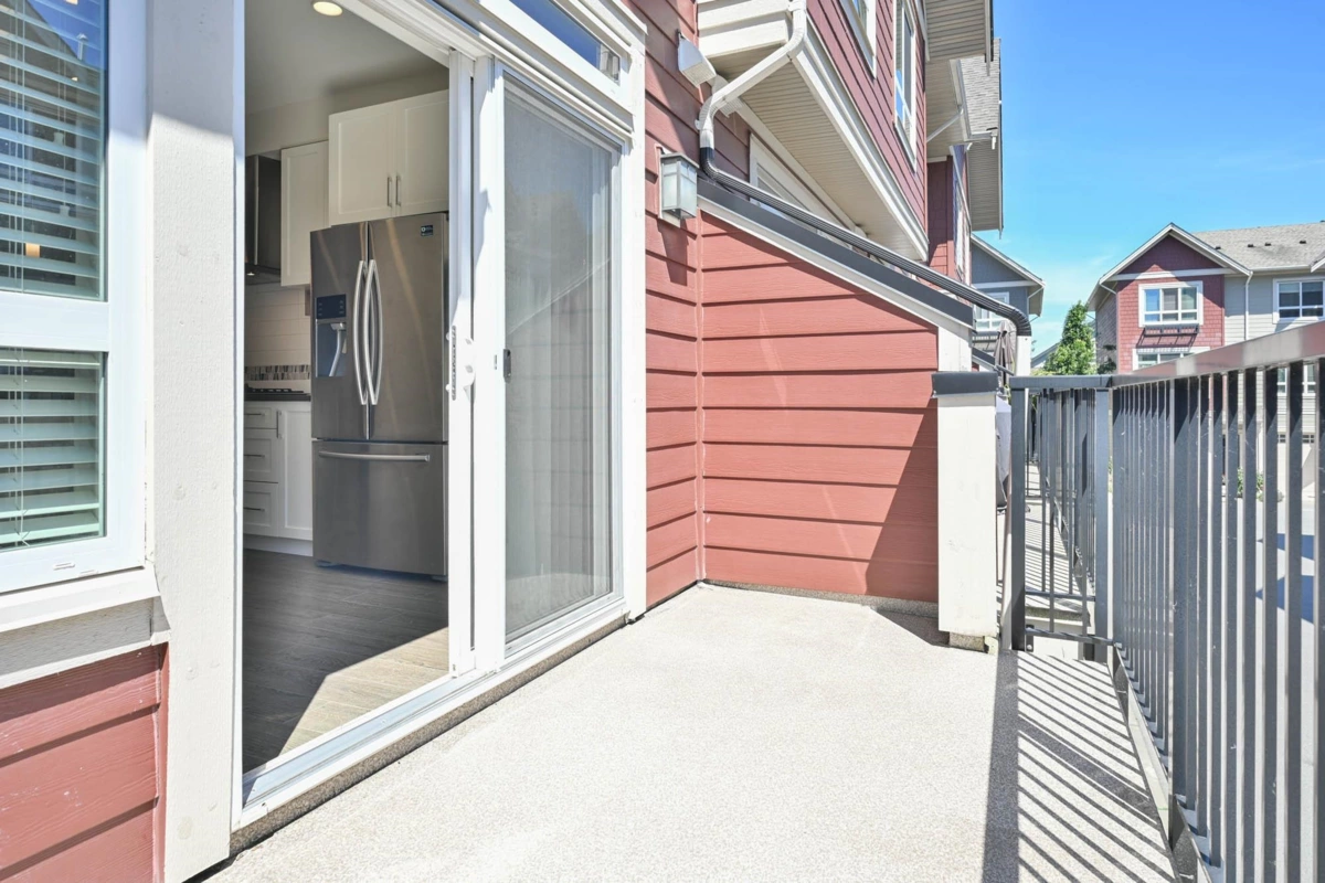 Walk-In Closet Photo of 559 4688 Hawk Lane, Tsawwassen, BC