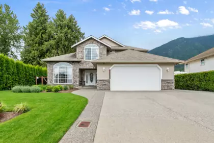 10004 Parkwood Drive, Rosedale, BC, Rosedale — Single Family Residence for sale