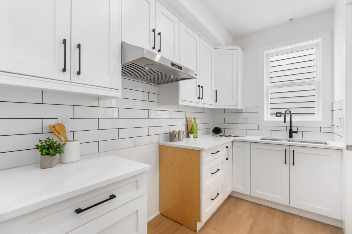 Kitchen Island Photo of 11066 241a Street, Maple Ridge, BC