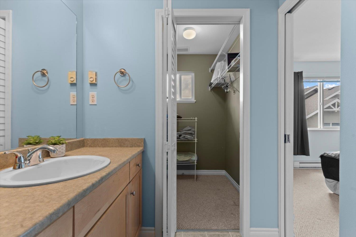 Hallway Photo of 4 5965 Jinkerson Road, Sardis, BC