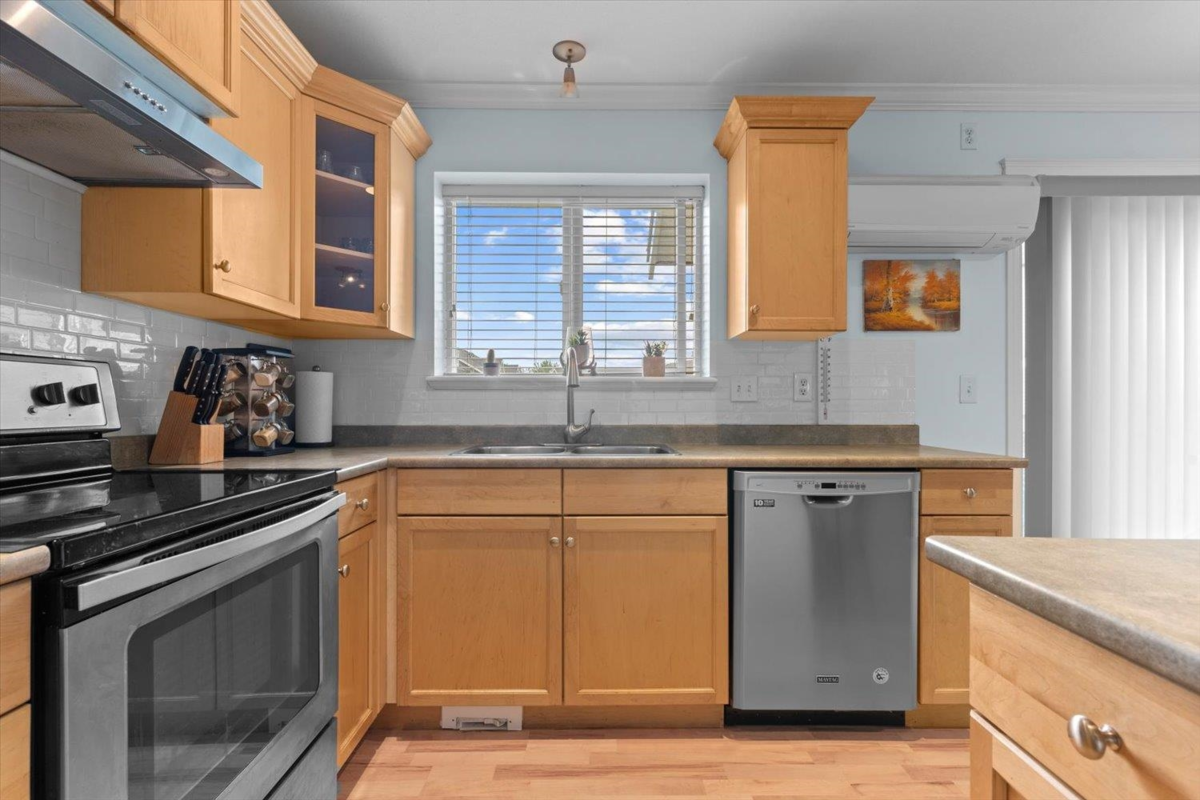 Primary Bathroom Photo of 4 5965 Jinkerson Road, Sardis, BC