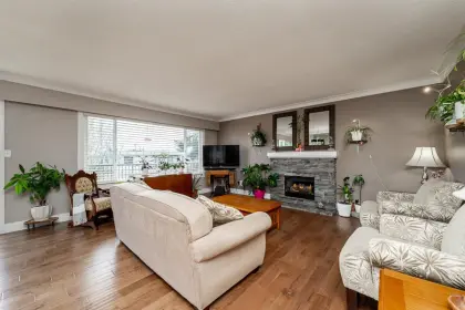 15966 Prospect Crescent, White Rock, BC, White Rock — Single Family Residence for sale