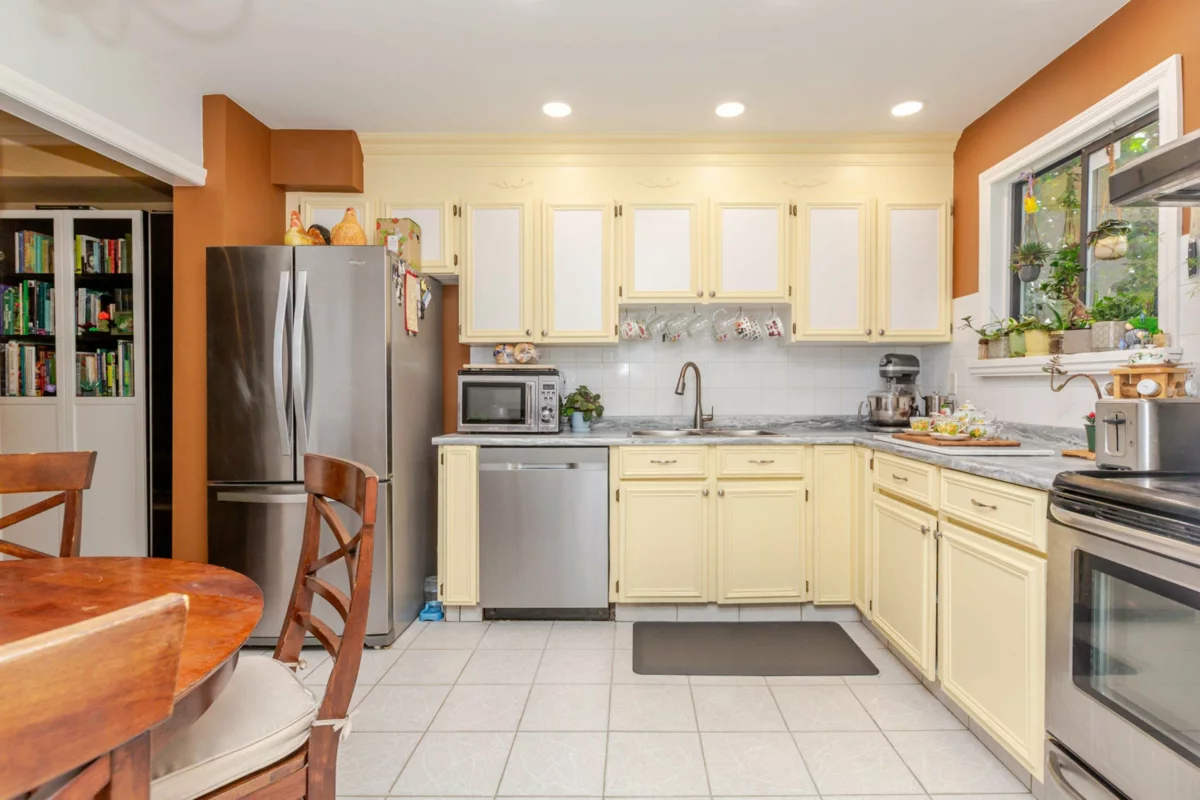 Dining Area Photo of 134 13710 67 Avenue, Surrey, BC