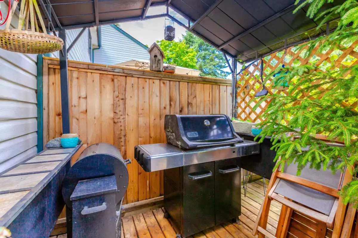 Front Yard Photo of 134 13710 67 Avenue, Surrey, BC