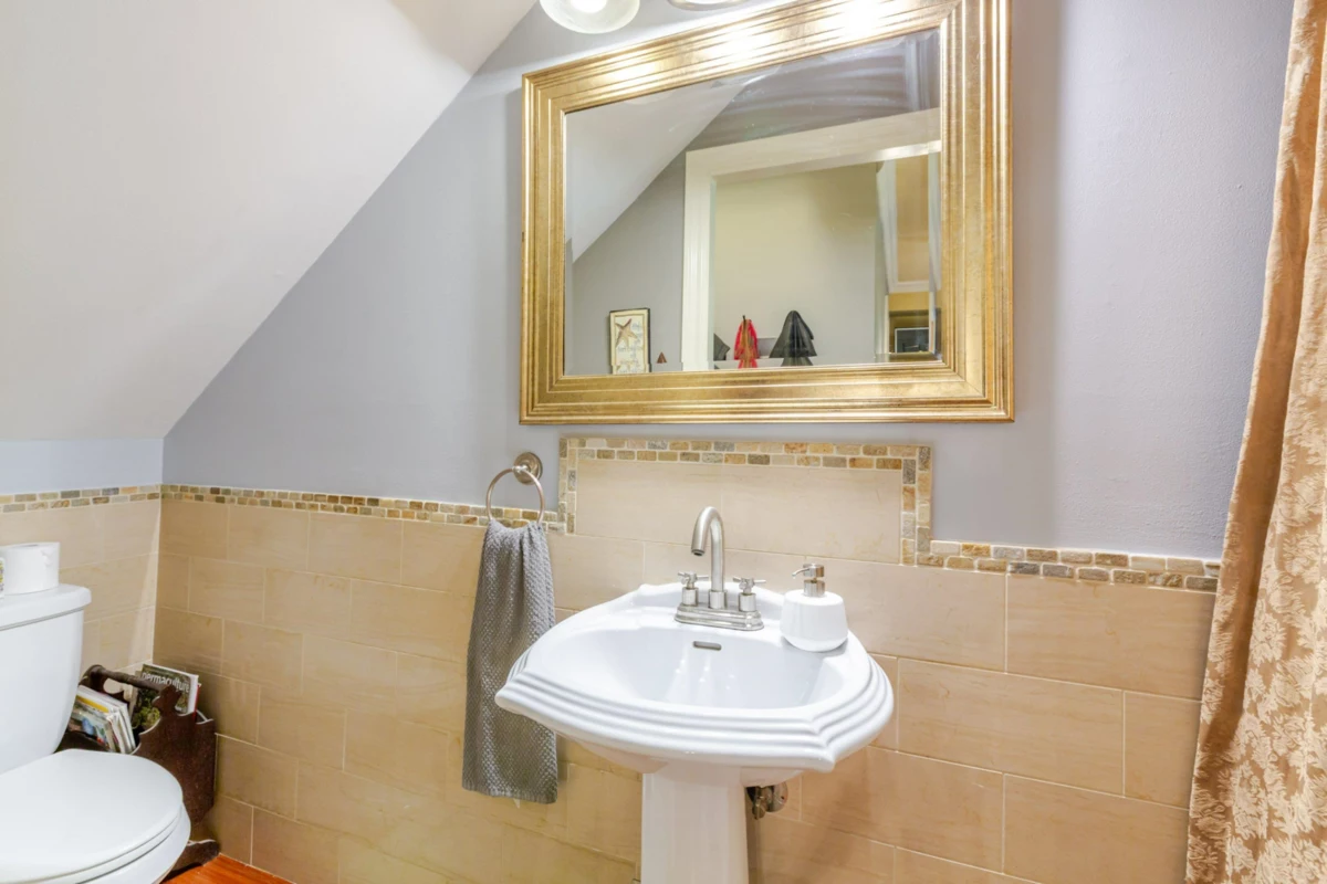 Guest Bathroom Photo of 134 13710 67 Avenue, Surrey, BC