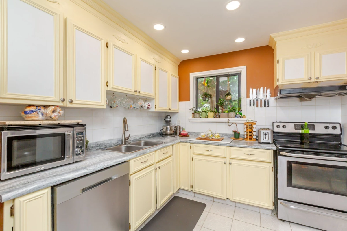 Kitchen Island Photo of 134 13710 67 Avenue, Surrey, BC