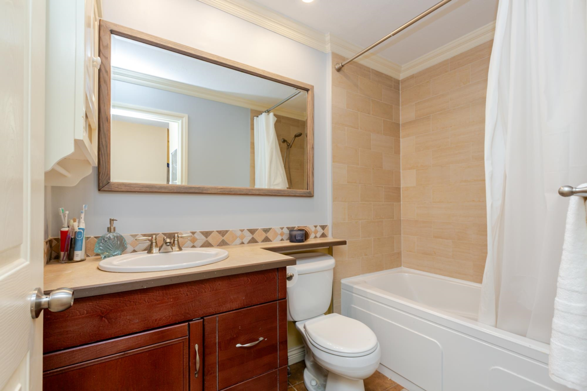 Mudroom Photo of 134 13710 67 Avenue, Surrey, BC