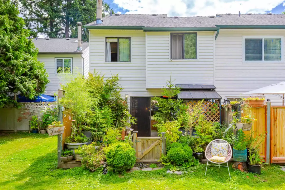 Swimming Pool Photo of 134 13710 67 Avenue, Surrey, BC