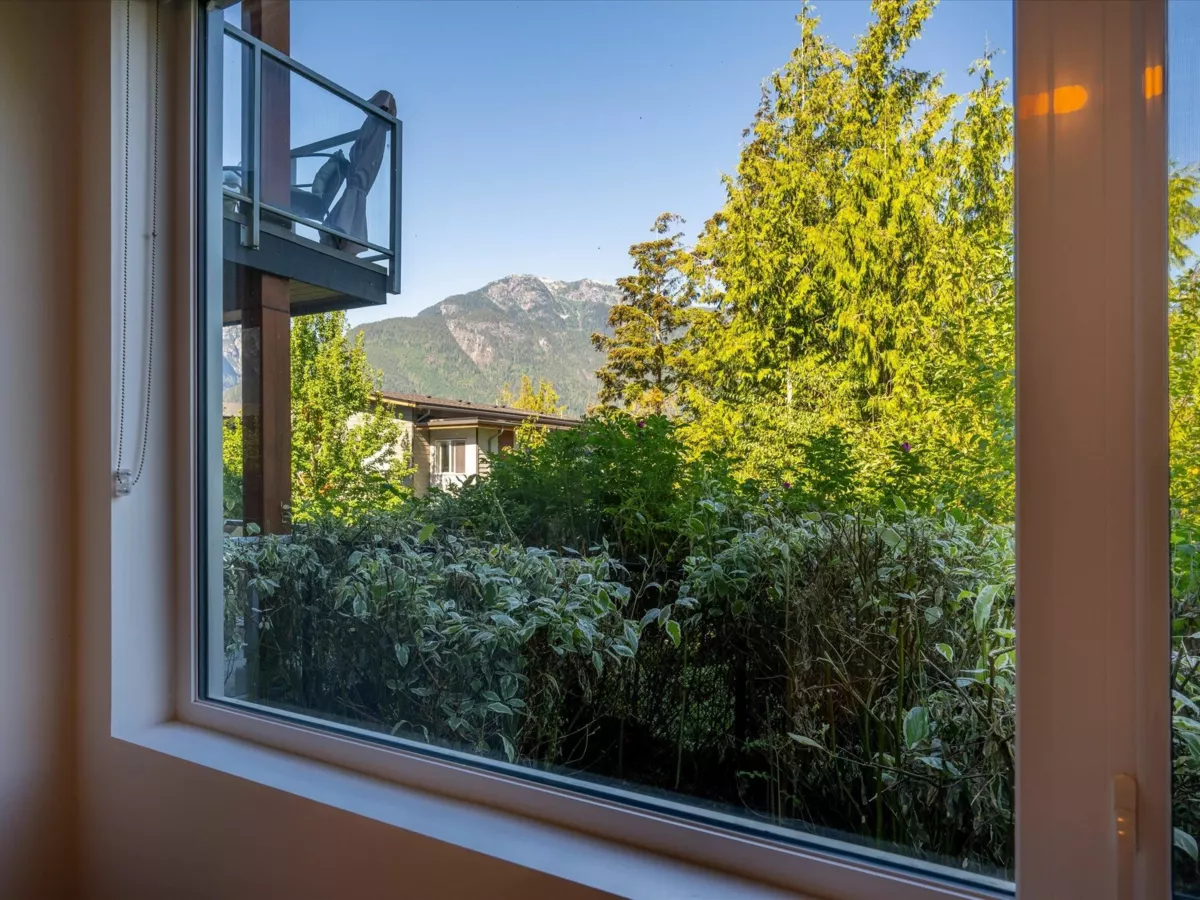 Entry Foyer Photo of 105 41328 Skyridge Place, Squamish, BC