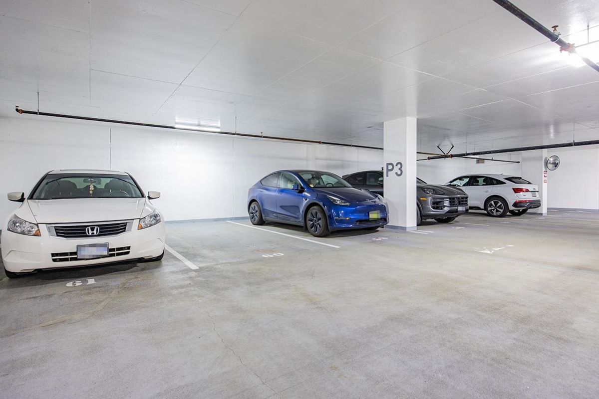 Front Yard Photo of 3308 6000 Mckay Avenue, Burnaby, BC