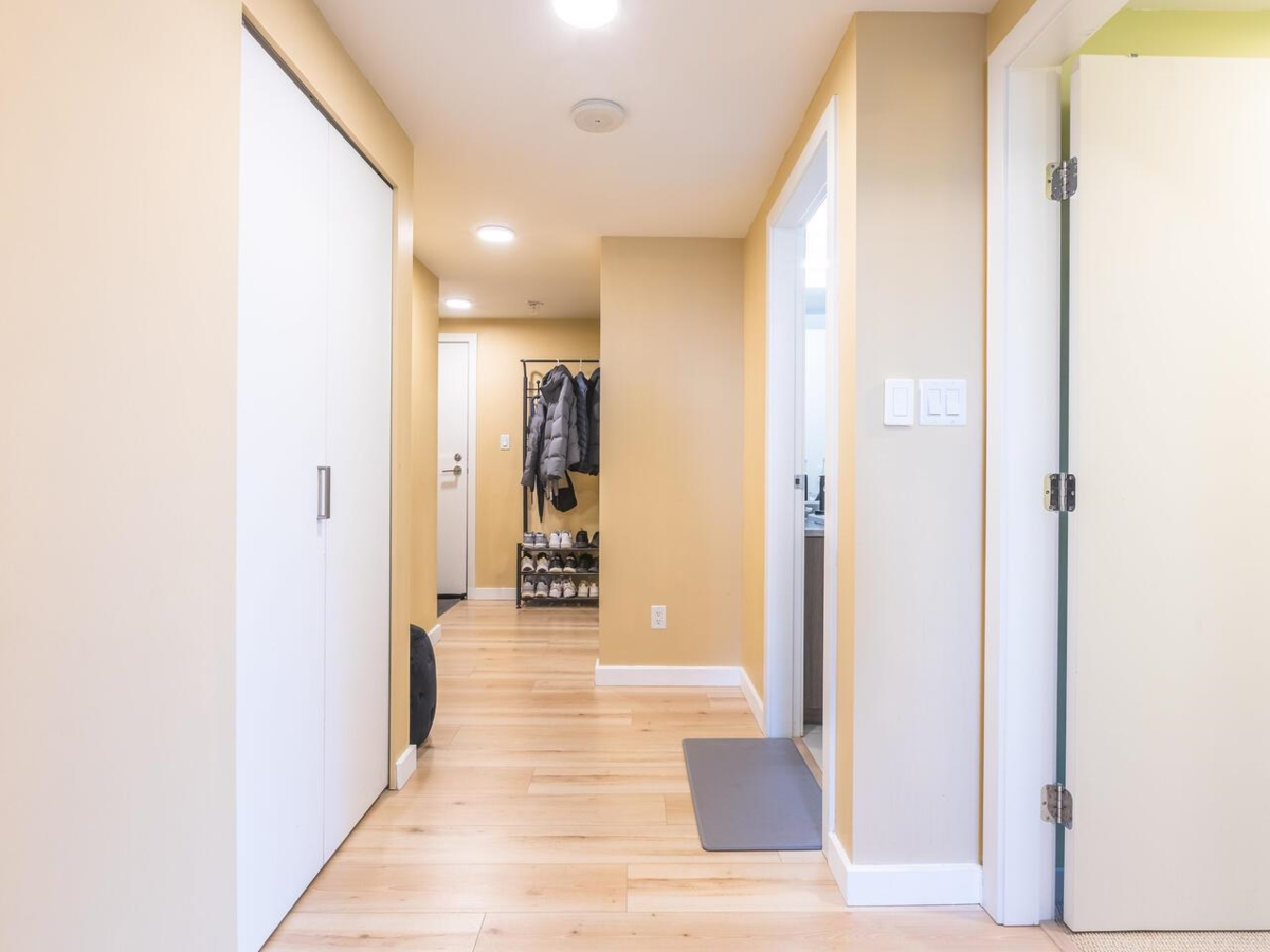 Dining Area Photo of 802 13325 102a Avenue, Surrey, BC