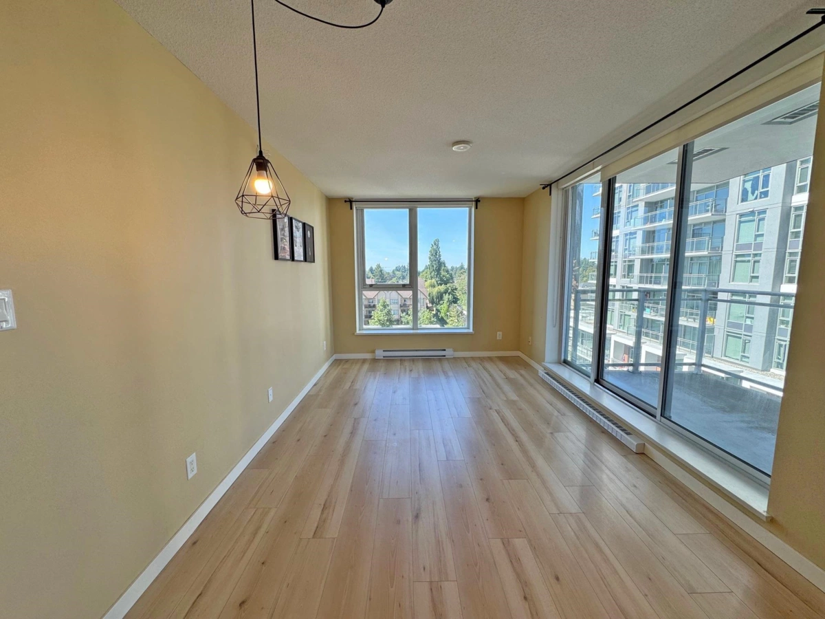 Family Room Photo of 802 13325 102a Avenue, Surrey, BC