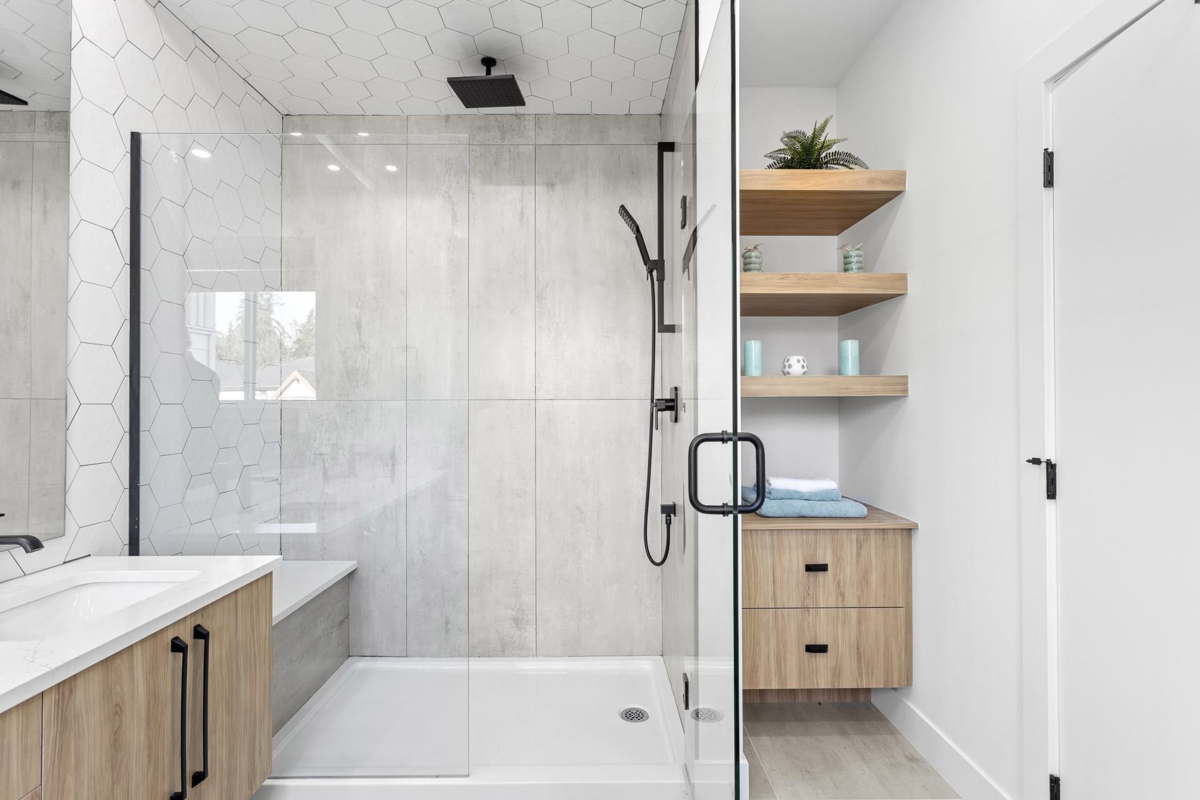 Hallway Photo of 2472 Glenwood Avenue, Port Coquitlam, BC