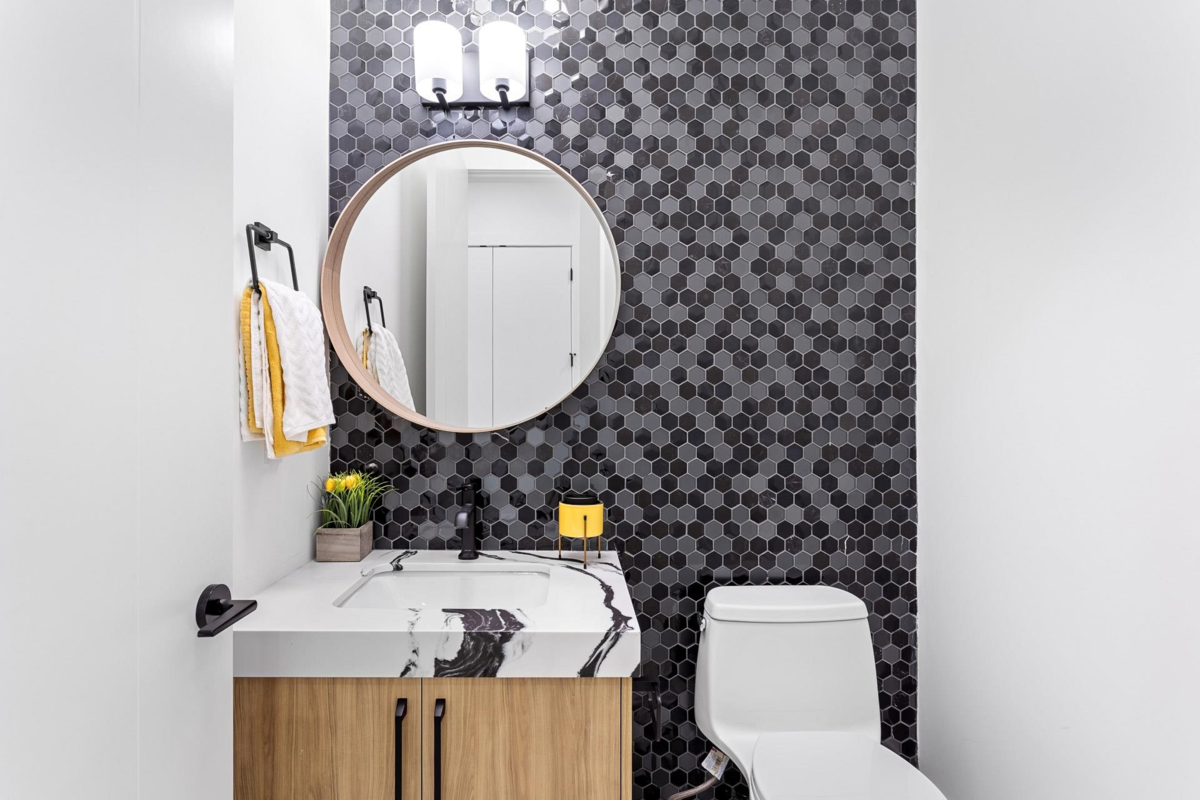 Powder Room Photo of 2472 Glenwood Avenue, Port Coquitlam, BC