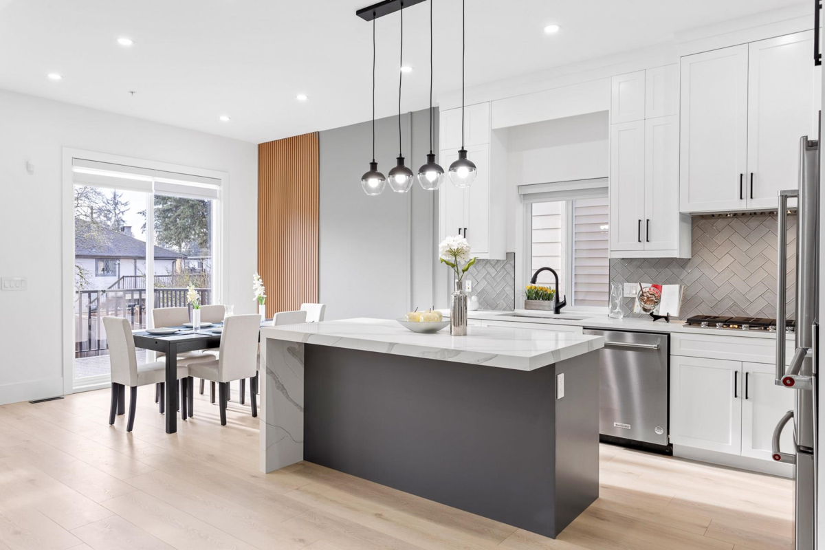 Primary Bathroom Photo of 2472 Glenwood Avenue, Port Coquitlam, BC