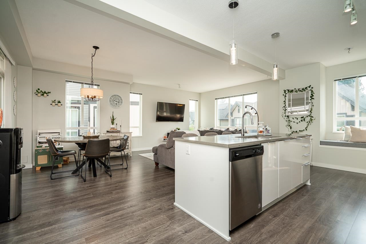 Living Room Photo of 146 30930 Westridge Place, Abbotsford, BC
