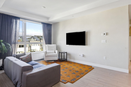 303 707 E 3 Street, North Vancouver, BC