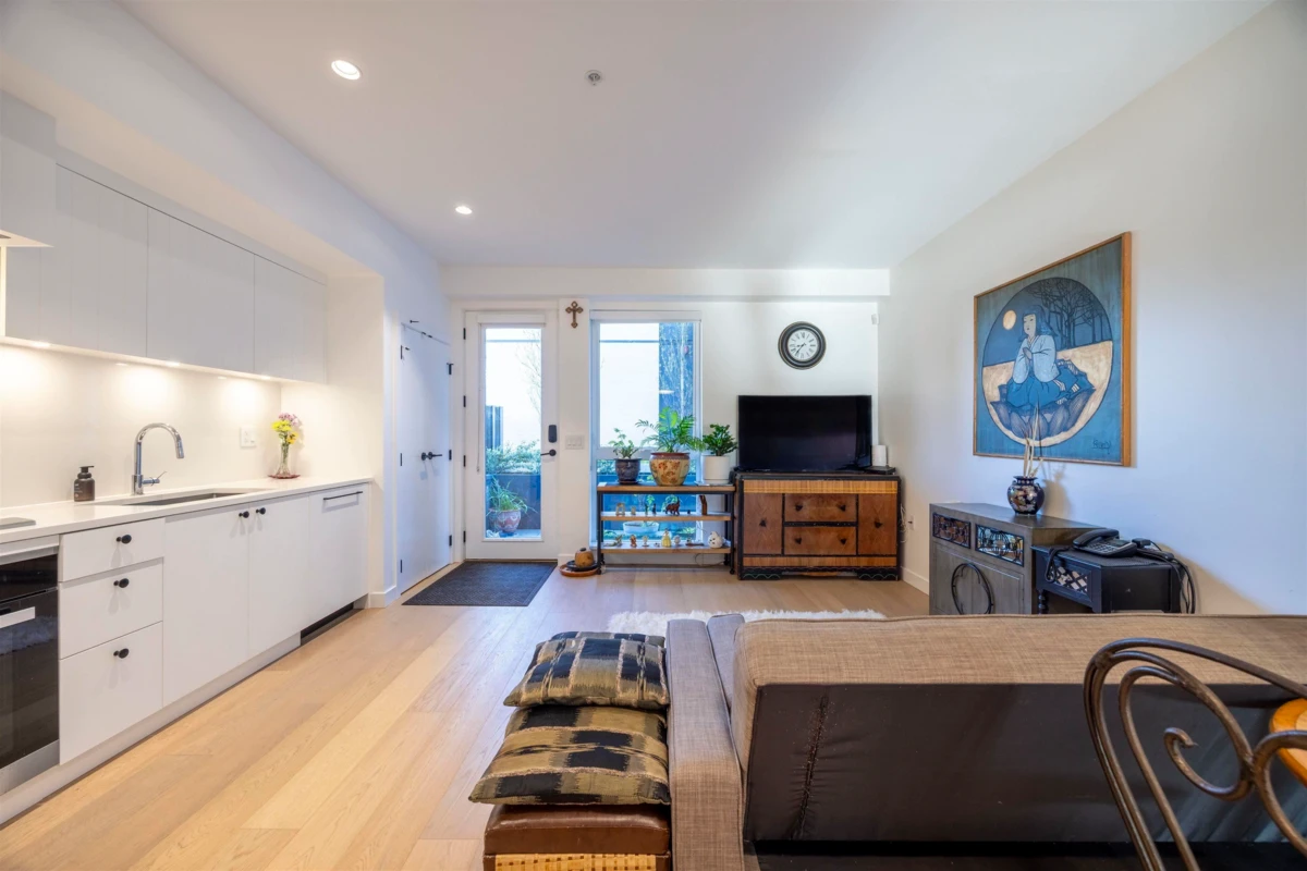 Living Room Photo of 24 94 W King Edward Avenue, Vancouver, BC