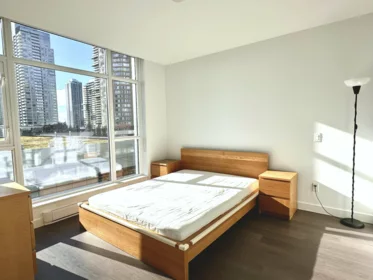 602 6098 Station Street, Burnaby, BC, Burnaby — Apartment/Condo for sale