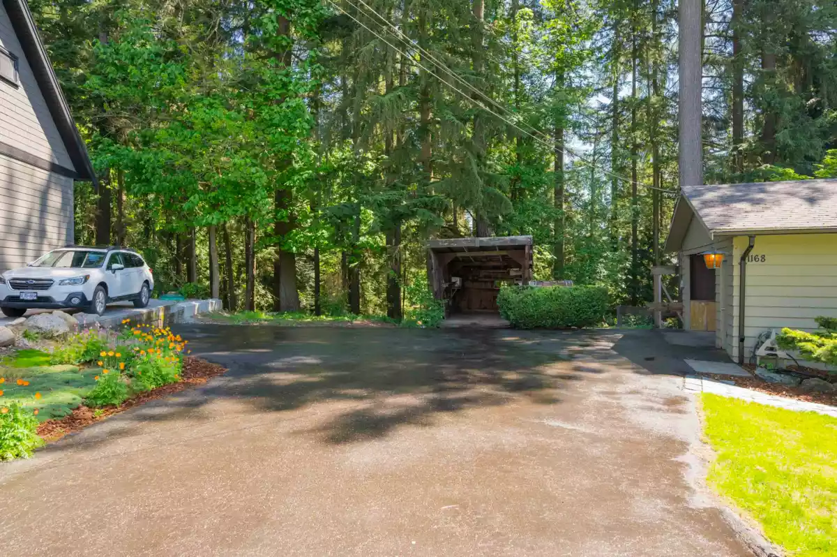 Garden / Landscaping Photo of 1168 Charland Avenue, Coquitlam, BC