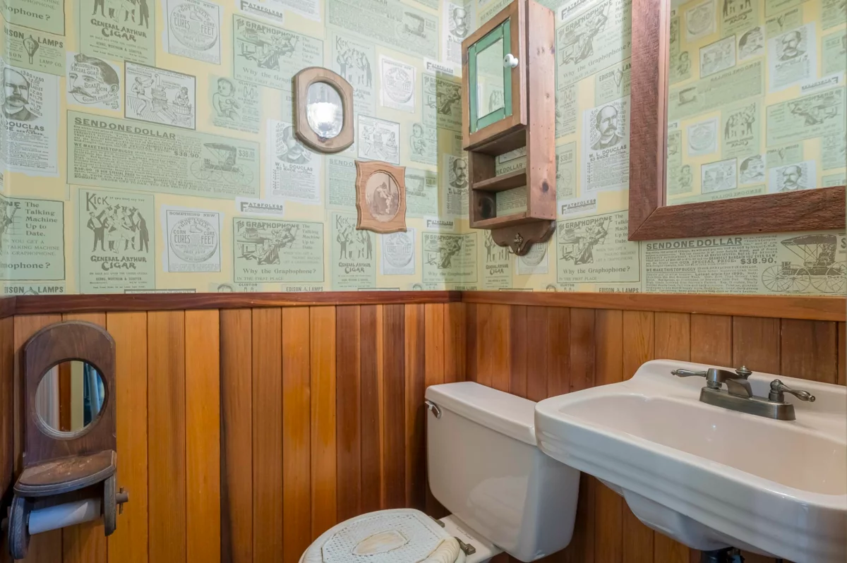 Laundry Room Photo of 1168 Charland Avenue, Coquitlam, BC